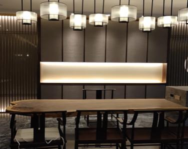 <strong>鄭州乾元會所青古銅不銹鋼屏風(fēng)</strong>