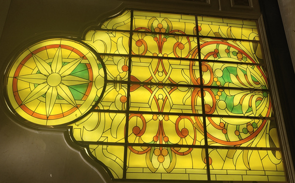 河南鑫馬不銹鋼制品有限公司為鄭州別墅區制作的歐式不銹鋼屏風